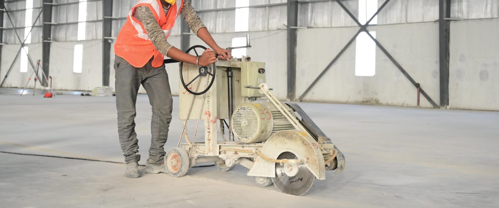 Slab cutting contractor cutting concrete in Mumbai