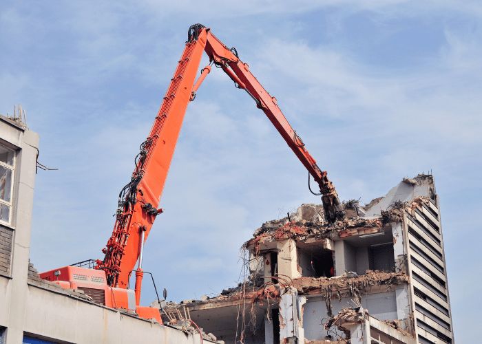 High reach jaw crusher demolition project photo 2