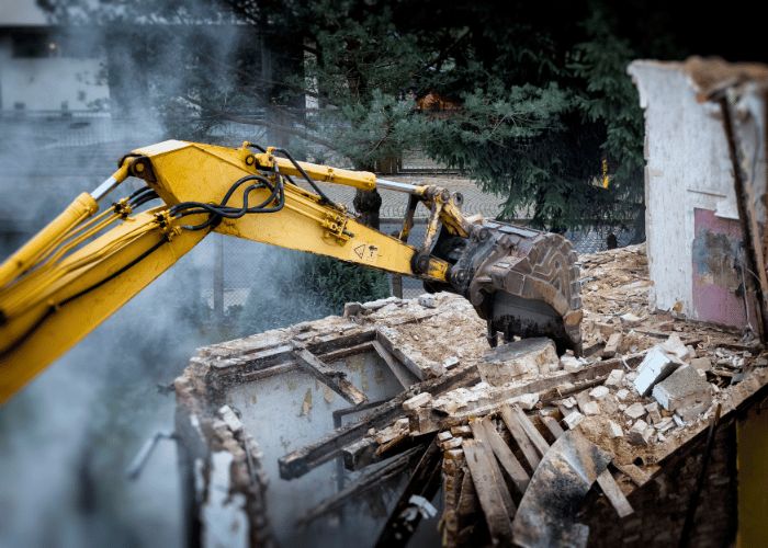 High reach jaw crusher demolition project photo 3